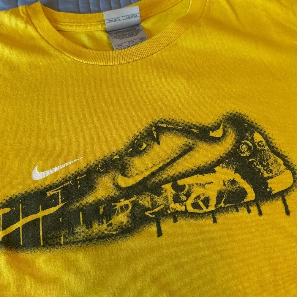 Vintage Y2K Nike Lebron Tee Shirt Adult‎ Size 2XL XXL Yellow Sneaker Logo Boxy